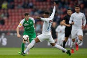 Sein definitiv letztes Spiel als Profi: Tranquillo Barnetta (links) war auch in Zürich einer der besten St.Galler. (Bild: Christian Merz/KEY)