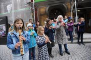 Die Musikschüler sorgten mit dem Flashmob für einen fulminanten Auftakt zum Jubiläum der Musikschule Uri. (Bild: Urs Hanhart, Altdorf, 25. Mai 2019)