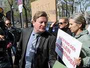 Die Regierungskrise in Österreich ist noch ganz frisch und schon spricht sich der FPÖ-Politiker Gottfried Waldhäusl für eine Neuauflage des Regierungsbündnisses zwischen der konservativen ÖVP und der FPÖ aus. (Bild: KEYSTONE/APA/APA/ROLAND SCHLAGER)