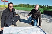 Gemeindepräsident Peter Mathys und der Planer Urban Fenner können nun die Revitalisierung des Geisslibachs angehen. (Bild: Thomas Güntert)