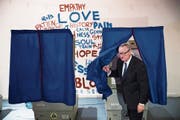Philadelphias Bürgermeister Jim Kenney nach seiner Stimmabgabe letzte Woche. Kenney wurde wiedergewählt. (Matt Rourke/AP, 21. Mai 2019)