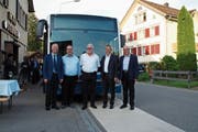 BLWE Verwaltungsratspräsident Felix Brander, neuer Chef-Chauffeur Cristian Carocci, abgebender Chef-Chauffeur Walter Nagel, abtretender Geschäftsführer Heiri Güttinger und der neue Geschäftsführer Markus Beeler (von links). (Bild: Martin Knoepfel)