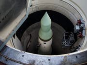 Der Bund hat die Ausfuhr von sensiblem Material und Software in mehrere Länder gestoppt. Es bestand der Verdacht, dass die Güter für die Entwicklung von Nuklearwaffen verwendet würden - im Bild eine US-Atomrakete. (Bild: KEYSTONE/EPA/JIM LO SCALZO)