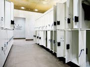 Die Technik für die Garderobenkästen war untauglich für den Badebetrieb. (Bild: Stefan Kaiser, Oberägeri, 25. Mai 2019)