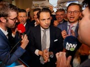 Konnte bei den Parlamentswahlen in Belgien stark zulegen: die rechtsextreme Vlaams Belang mit dem Parteivorsitzenden Tom Van Grieken. (Bild: KEYSTONE/EPA/JULIEN WARNAND)