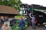 Die moderne Landtechnik begeisterte bei der Besichtigung vor allem die kleinen Besucher.