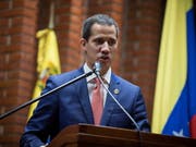 Die venezolanische Opposition um den selbst ernannten Interimspräsidenten Juan Guaidó sieht den von Norwegen eingefädelten Verhandlungsversuch mit dem Maduro-Regime skeptisch. (Bild: KEYSTONE/EPA EFE/RAYNER PEÑA)