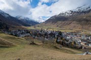 Ein Dorf im Wandel: Andermatt im Kanton Uri. (Bild: Boris Bürgisser, 8. November 2018)