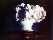 Die Schweiz hat laut der «NZZ am Sonntag» die Ausfuhr von Lasermaschinen an die USA untersagt, weil diese für die Entwicklung von Nuklearwaffen verwendet werden sollten. (Bild: KEYSTONE/EPA, US DEPARTMENT OF ENERGY/STR)