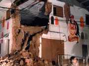 In der peruanischen Ortschaft Yurimaguas stürzte durch das Erdbeben die Ecke eines Hauses ein. (Bild: KEYSTONE/EPA EFE LAT/ BomberosPE Twitter/BOMBEROSPE HANDOUT)