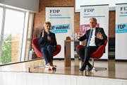 Bundesrätin Karin Keller-Sutter ist seit 145 Tagen im Amt. Im Interview mit Sven Bradke, Vizepräsident FDP St. Gallen, gab sie offen Auskunft über ihre anspruchsvollen Aufgaben. (Bild: hb)