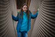 Mariana findet das Netz recht cool, denn man kann sich einfach fallen lassen.