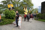 Die Fahnendelegationen bereiten sich zum Einmarsch in die Mehrzweckhalle Seedorf vor. (Bild: Franz Imholz, 26. Mai 2019)