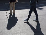 Die Invalidenversicherung hat wegen eines negativen Ergebnisses im Jahr 2018 ihre Schulden beim AHV-Fonds nicht weiter senken können. (Bild: KEYSTONE/GAETAN BALLY)