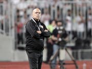 Christian Gross, der frühere Meistertrainer von Basel und GC, erweitert mit Zamalek Kairo seine Trophäensammlung (Bild: KEYSTONE/EPA/KHALED ELFIQI)