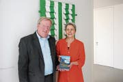 Konrad Richter und Ruth Michel Richter haben im Haus für Kunst Uri ihr neues Buch «Wandern wie gemalt – Gotthardregion» vorgestellt. (Bild: PD)