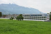 Der Neubau des Spitals Grabs (hier die erste Etappe aus Westen gesehen) wird 16 Prozent teurer als budgetiert war. (Bild: Thomas Schwizer)