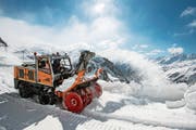 Die Schneeräumungsarbeiten auf dem Gotthardpass sind heuer besonders aufwendig. (Bild: Alexandra Wey/Keystone (Airolo, 6. Mai 2019))