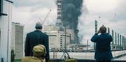 Rauchschwaden über dem explodierten Reaktorblock 4 des Atomkraftwerks in Tschernobyl in der Serie «Chernobyl». Bild: HBO/Sky