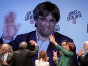 Der Europäische Gerichtshof für Menschenrechte (EGMR) in Strassburg hat eine Beschwerde des katalanischen Separatistenführers Carles Puigdemont (im Bild) abgelehnt. Das spanische Verfassungsgericht habe im Interesse der öffentlichen Sicherheit gehandelt. (Bild: KEYSTONE/EPA EFE/DAVID BORRAT)