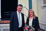 Gemeindepräsident Kurt Baumann mit der langjährigen Sirnacher Finanzchefin Isabelle Reut.