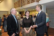 Präsident Wolfgang Gaede (rechts) mit den zwei neuen Kirchenräten Peter Joos und Rahel Rutz. (Bild: Richard Greuter, Stansstad, 27. Mai 2019)