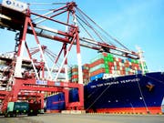 Exporte runter - Importe hoch. Der Schweizer Aussenhandel entwickelte sich im April uneinheitlich. (Bild: KEYSTONE/AP CHINATOPIX)
