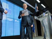 EU-Ratspräsident Donald Tusk will nach eigenen Angaben mindestens die Hälfte der neuen Top-Positionen in der EU mit Frauen besetzen. Für diesen Plan habe es eine Mehrheit bei den Beratungen der EU-Staats- und Regierungschefs gegeben, sagte Tusk am Dienstagabend nach Ende des EU-Gipfels in Brüssel. (Bild: KEYSTONE/EPA POOL/OLIVIER HOSLET)