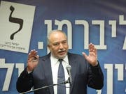 An ihm scheitert die Regierungsbildung: Ex-Verteidigungsminister und Chef der Partei Israel Beitenu vor der Knesset. (Bild: KEYSTONE/EPA/ABIR SULTAN)
