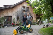 Familie Messmer ist eine von mehreren Familien, die am Tag der offenen Hoftüre Einblick in ihren Betrieb gibt. (Bild: Adriana Ortiz Cardozo)