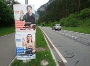 Plakate an Kandelabern entlang von öffentlichen Strassen haben auch in Uri Einzug gehalten. (Bild: PD)