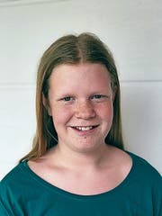 Ist fasziniert von Hunden: Leonie Zürcher aus Salez. (Bild: Andrea Müntener-Zehnder)