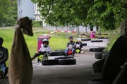 Beim Bobbycar-Rennen waren zahlreiche Hindernisse mit möglichst viel Tempo zu umfahren. (Bild: Natalie Beck)