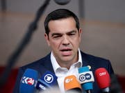 Die vorgezogene Parlamentswahl in Griechenland wird am 7. Juli abgehalten. Der griechische Ministerpräsident Alexis Tsipras (im Bild) hatte Neuwahlen nach dem Debakel seiner linken Syriza-Partei bei der Europawahl am Sonntag angekündigt. (Bild: KEYSTONE/EPA/STEPHANIE LECOCQ)
