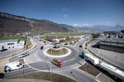 Der Kreisel Kreuzstrasse in Stans. (Bild: Pius Amrein, 28. März 2019)