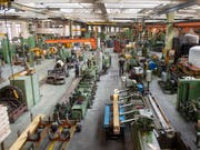 Der neue Frühindikator der KOF deutet auf eine schleppende Entwicklung der Schweizer Wirtschaft hin. Auch die Industrie steht unter Druck. (Bild: KEYSTONE/MARCEL BIERI)