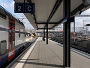 Mit dem Urteil des Bundesverwaltungsgerichts ist der Halbstundentakt der S3 zwischen Zürich Hardbrücke und Bülach in der Hauptverkehrszeit gesichert. (Bild: KEYSTONE/GAETAN BALLY)