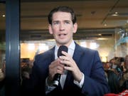 Die ÖVP ist optimistisch, dass Parteichef Kurz grosse Chancen auf eine Rückkehr ins Kanzleramt hat. (Bild: KEYSTONE/AP/RONALD ZAK)