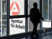 Die Zahl der Arbeitslosen in Deutschland ist im Mai wieder leicht angestiegen. (Bild: KEYSTONE/AP dapd/SEBASTIAN WILLNOW)