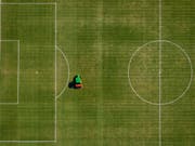 Wegen eines Sexismus-Transparents erhalten drei Fans des FC Schaffhausen ein zweijähriges Stadionverbot. (Bild: KEYSTONE/JEAN-CHRISTOPHE BOTT)