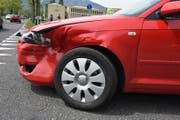 An den am Unfall beteiligten Fahrzeugen entstand Sachschaden. (Bild: Landespolizei)