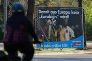 Der Wahlkampf für die Europawahlen ist in vollem Gang. Im Bild wirbt die rechtskonservative AfD auf einem Plakat mit migrationskritischen Parolen. (Bild: Sean Gallup/Getty, Berlin, 17. April 2019)