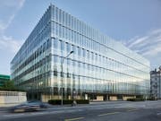 Swiss Re erzielt weniger Gewinn im ersten Quartal. (Bild: KEYSTONE/CHRISTIAN BEUTLER)