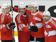 Philipp Kuraschev, Gaëtan Haas, Gregory Hofmann and Lino Martschini bejubeln das erste Schweizer Tor (Bild: KEYSTONE/WALTER BIERI)