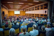Eine Schulgemeindeversammlung in der Turnhalle Herdern. (Bild: Andrea Stalder)