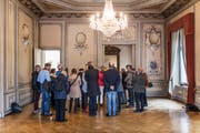 Glanzvoller Salon: Die Teilnehmerinnen und Teilnehmer der öffentlichen HSG-Vorlesung im Musikzimmer des Kirchhoferhauses. (Bild: Michel Canonica)