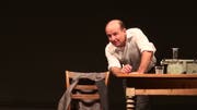 Matthias Peter im Ein-Mann-Stück «Fontamara». (Bild: PD)