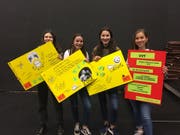 Valerie, Dominique, Carmen und Elina aus St. Gallen wollen an den Workshops an ihrer Singtechnik feilen. (Bild: David von Moos)