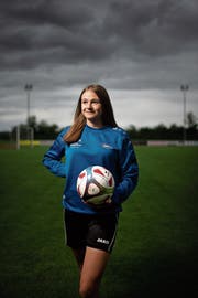 Die Mittelfeldspielerin Lina Widmer erinnert in ihrem Spielstil an Arjen Robben. (Bilder: Benjamin Manser/Tagblatt)