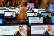 Kann der saudische Herrscher etwas zur Beruhigung der Lage am Persischen Golf beitragen? Bildschirme mit dem Konterfei des saudischen Königs Salman im Pressezentrum des Gipfeltreffens in Mekka. (Bild: Amr Nabil/AP; Mekka, 30. Mai 2019)
